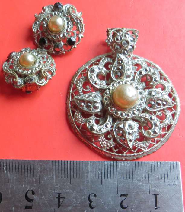 Vintage Costume Pendant & Earrings Set