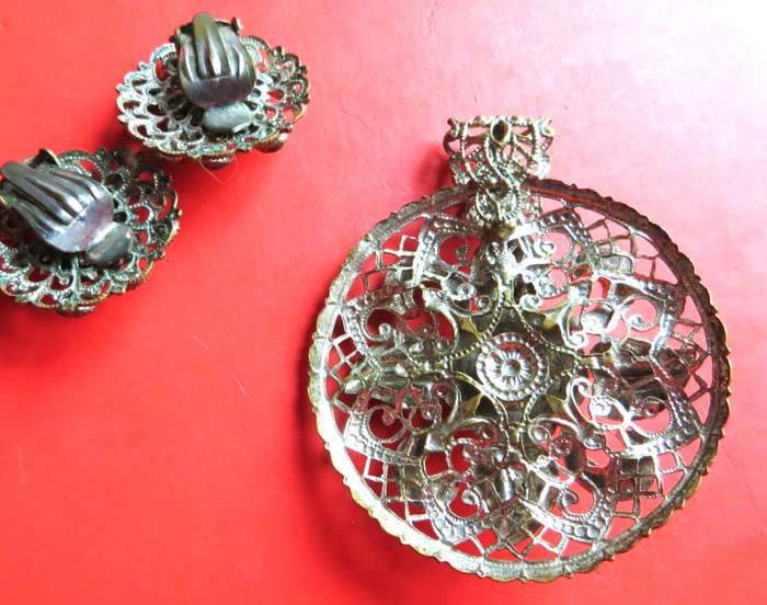 Vintage Costume Pendant & Earrings Set