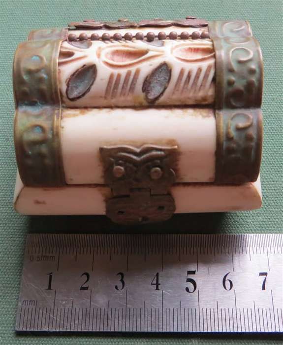 Vintage / Antique Asian Small Trinket/Jewellery Box - Ornate