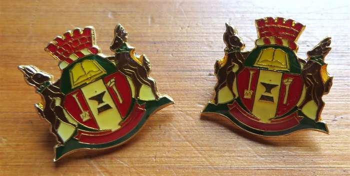2 x Unknown badges Lot - 1 Bid