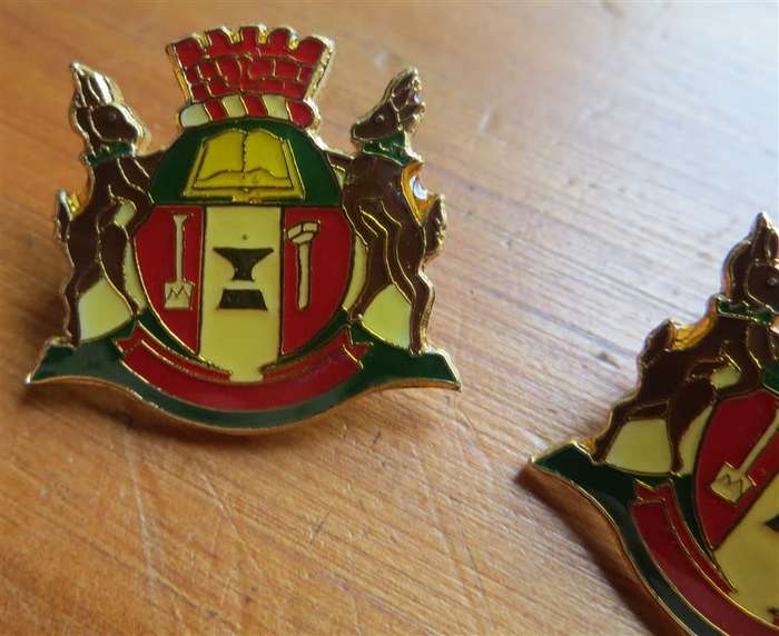 2 x Unknown badges Lot - 1 Bid