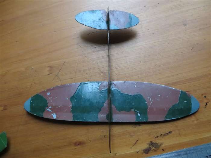 2 x  small metal Toy Airplanes + Rank Badge/Patch - 1 Bid