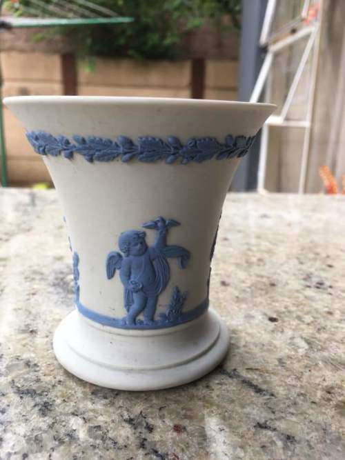 Stunning Wedgwood Jasper ware vase