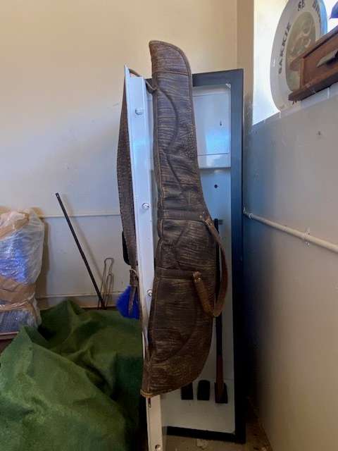BUFFALO LEATHER RIFLE BAG