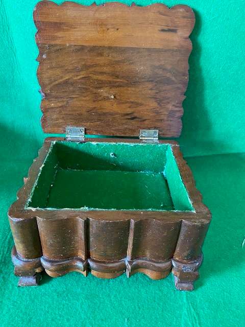 VINTAGE MAHOGANY JEWELRY BOX