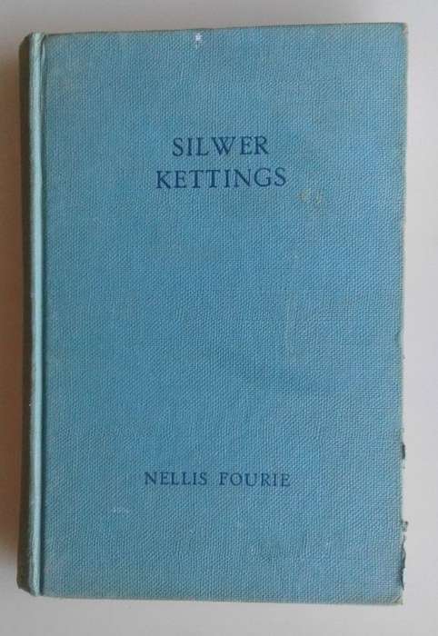 Silwer kettings deur Nellis Fourie