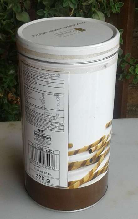 Delicious chocolate wafer sticks tin