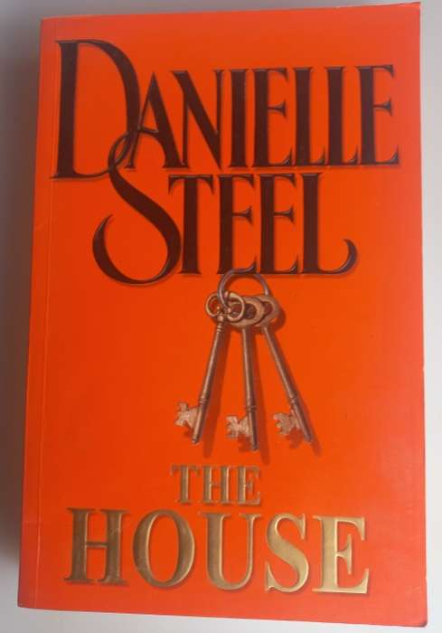 The house by Danielle Steel