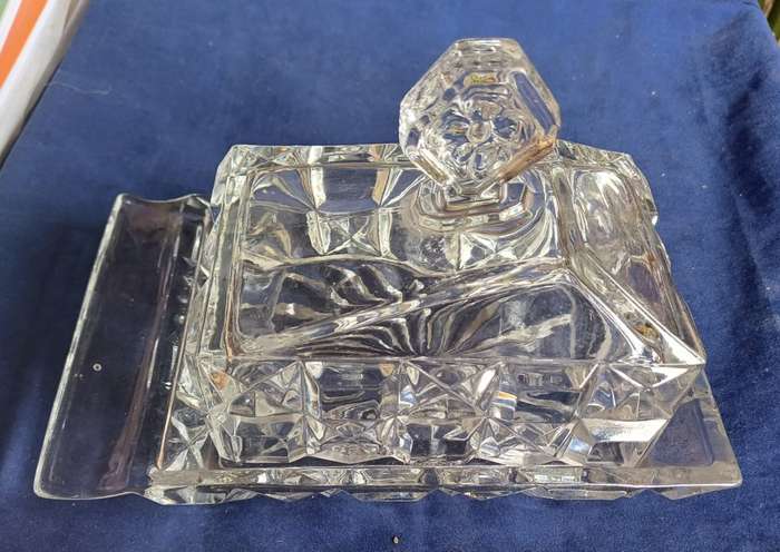Butter dish
