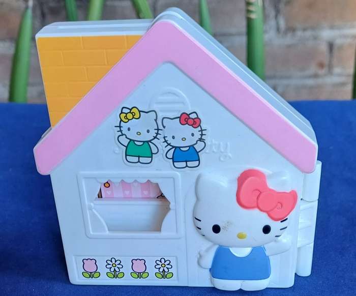 McDonalds hello kitty house