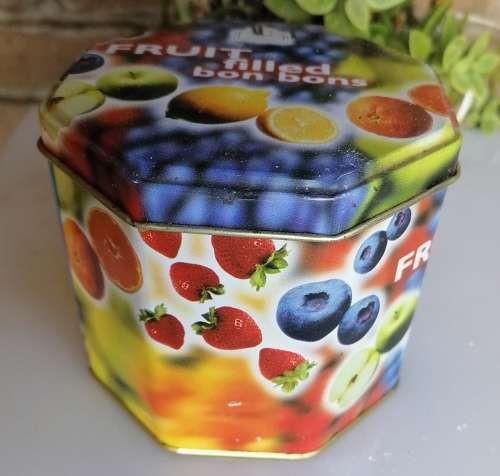 Fruit filled bon bons tin