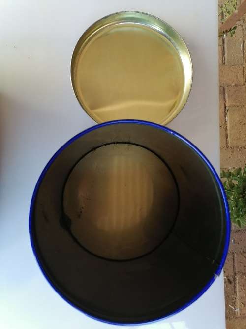 Looney Tunes tin