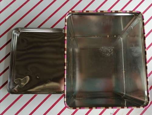 Dilicious biscuits tin