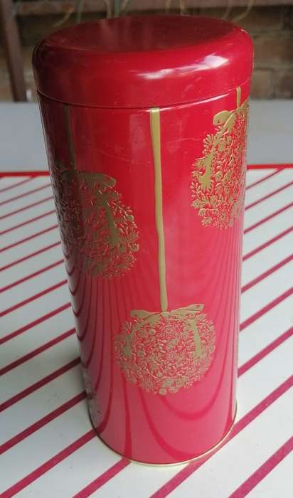 Chocolate enrobed toffees tin