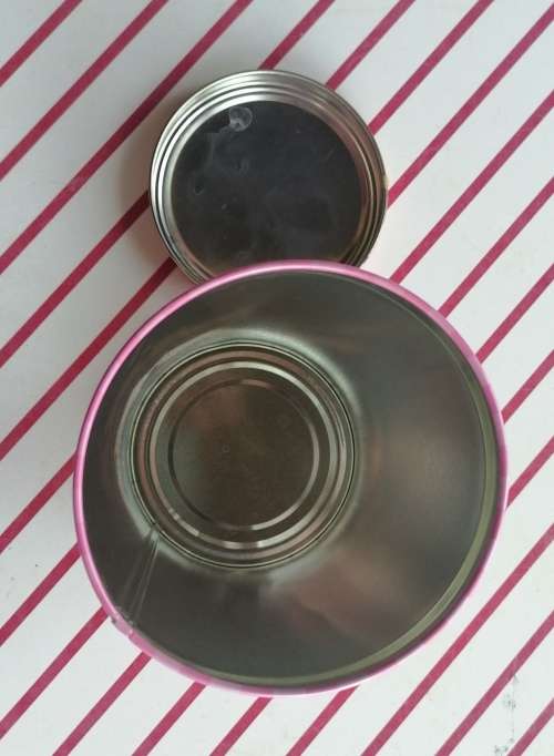 D. Licious wafer sticks tin