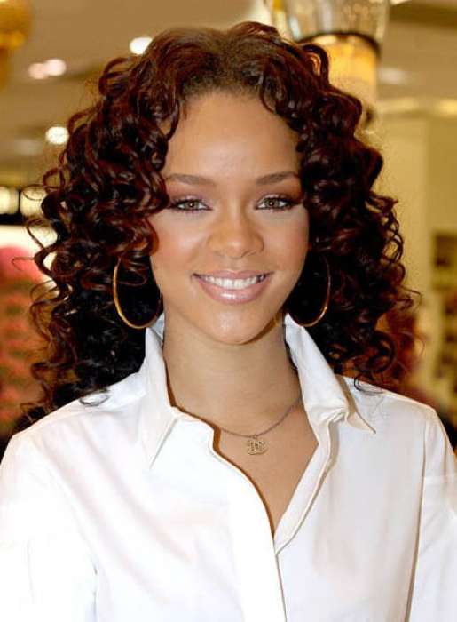20 centimeters Full head curly hair extensions in dark brown or black
