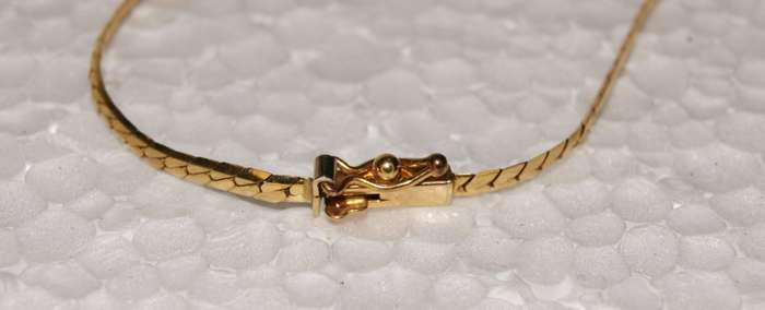 9ct Gold Bracelet with Safety Clasp @@@ CCCRRRAAAZZZYYY R1 START!!!