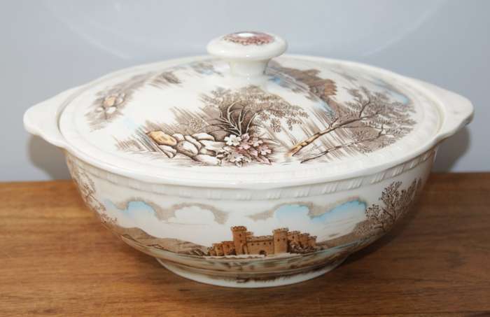 Alfred Meakin `Queens Castle` Vegetable Dish with Lid