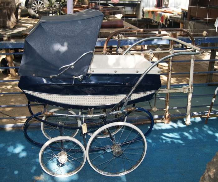 Pedigree 1950`s Pram with Detachable Cradle
