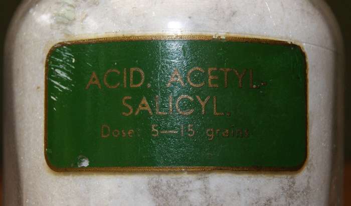 Acid. Acetyl Salicyl Dose 5-15 Grains (Asprin) in Scientific Jar