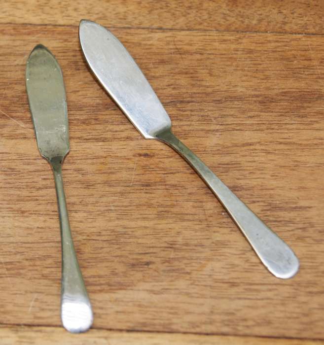 2x EPNS Butter Knives