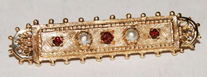 Vintage 9ct Gold Pearl and Garnet Brooch Marked Zeeta Valued at R10220