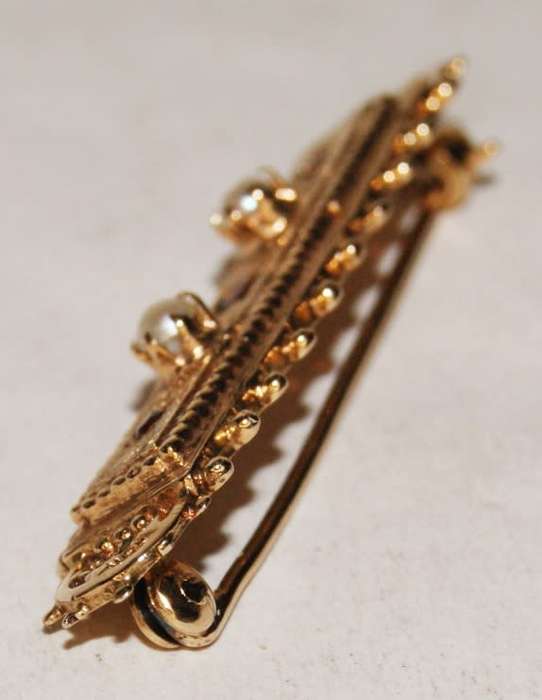 Vintage 9ct Gold Pearl and Garnet Brooch Marked Zeeta Valued at R10220