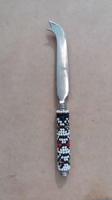 Hand-beaded curled cheese Knife - Silver Plated