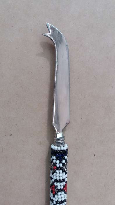 Hand-beaded curled cheese Knife - Silver Plated