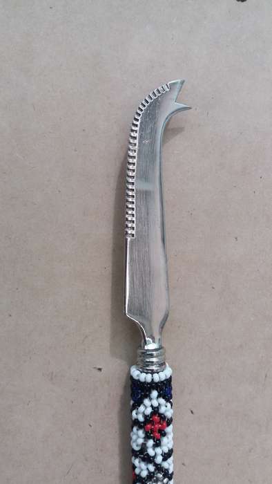Hand-beaded curled cheese Knife - Silver Plated