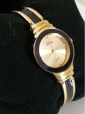 **STUNNING - GOLD & BLACK - QUARTZ WATCH** (gold face)