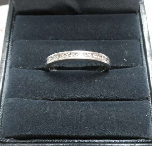 DIAMOND ETERNITY RING, 18CT GOLD