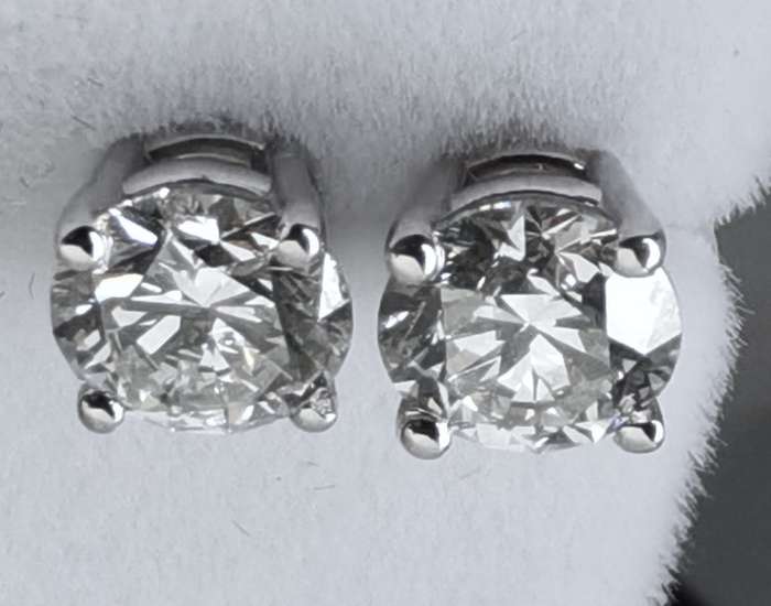 1.077ct Diamond Stud Earrings * Certified
