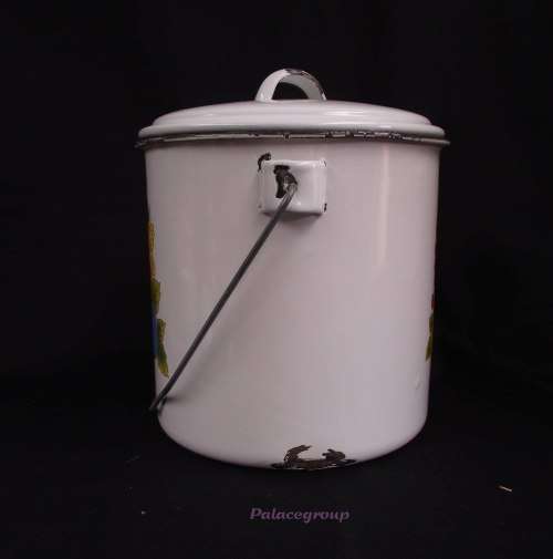 White Enamel Bucket With Lid, White Inside, Fruit Theme On Two Sides, Capacity 2,5l, See Photos...