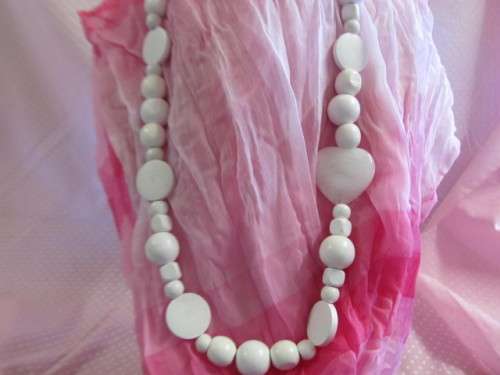 Burtell Necklace, Wooden Beads, White And Resin Heart, 72cm, 1pc