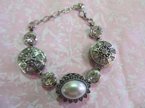 Riza Bracelet, Nickel With Clear Rhinestones And Beige Faux Pearl, Lobster Clasp, 17cm With 4cm Ext