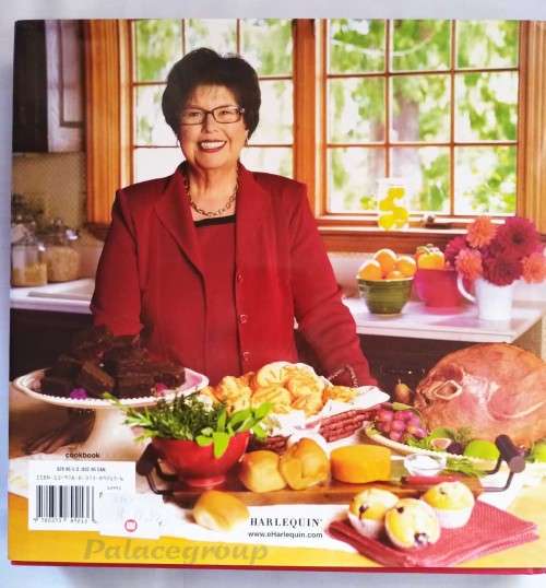 Debbie Macomber`s Cedar Cove Cookbook, Full Colour Photo`s, 132 Recipes, 239 Pages, Hardcover, A4
