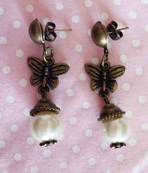 Perrine Earrings, Beige Glass Pearl With Butterfly, Bronze Findings+Earstuds, 42mm, 2pc