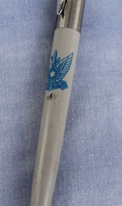 Parker Pen has logo on
