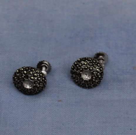 Vintage screw on earrings