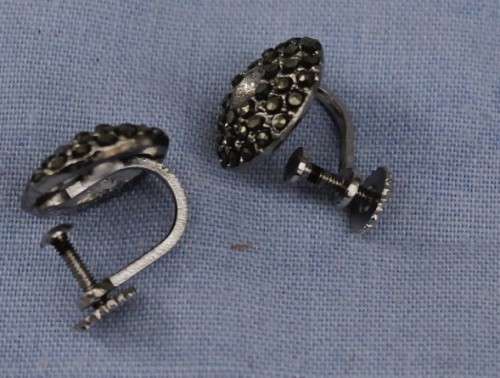 Vintage screw on earrings