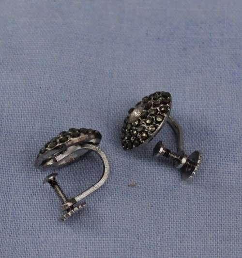 Vintage screw on earrings