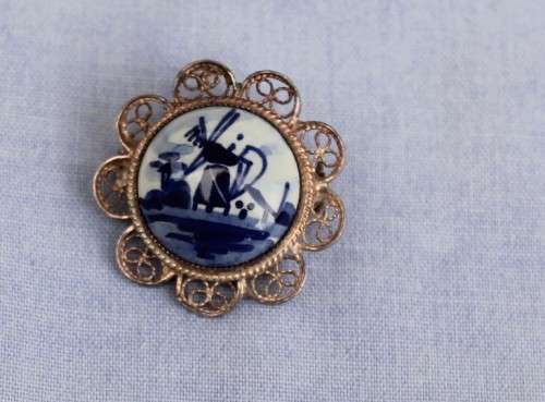 Vintage Delft Brooch