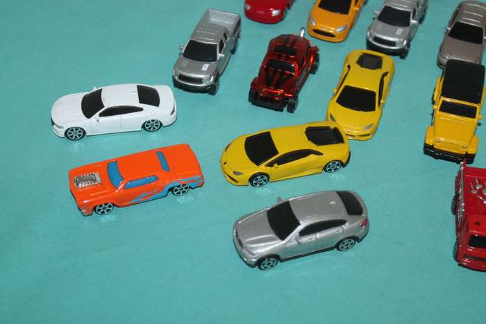 14 Maisto Cars NO 3
