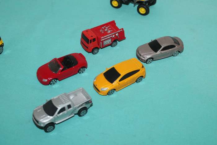 14 Maisto Cars NO 3