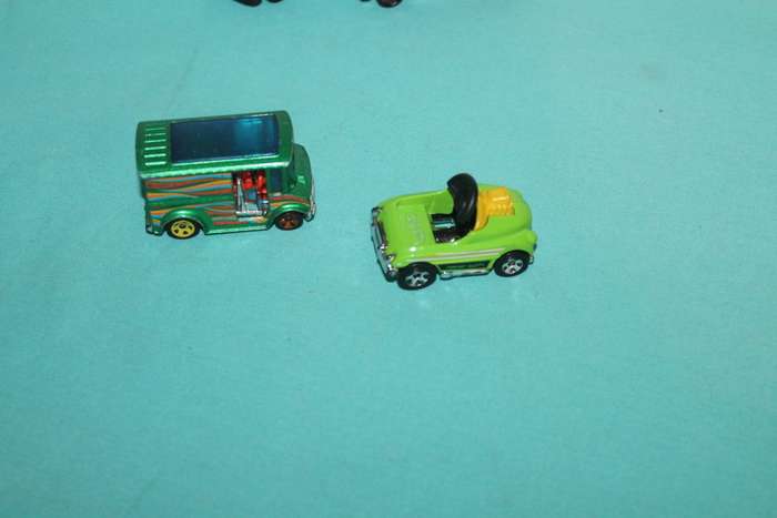 8 Hot Wheels No 5