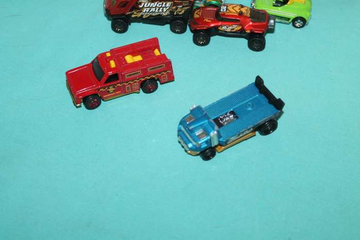 8 Hot Wheels No 5