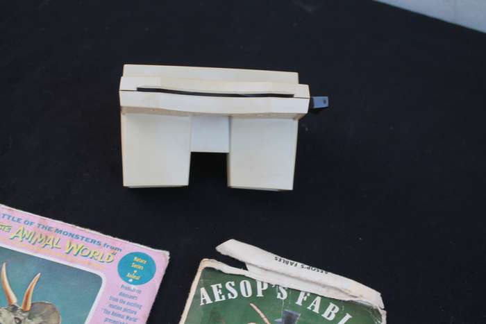 Boxed View Master with 18 reels Lassie Bambi and more