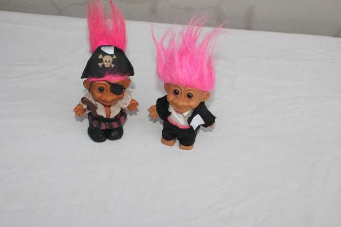 2 Trolls