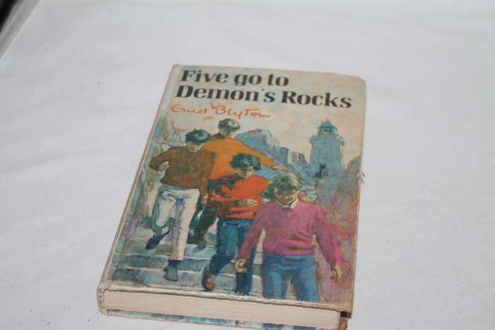 Five go to Demon rocks